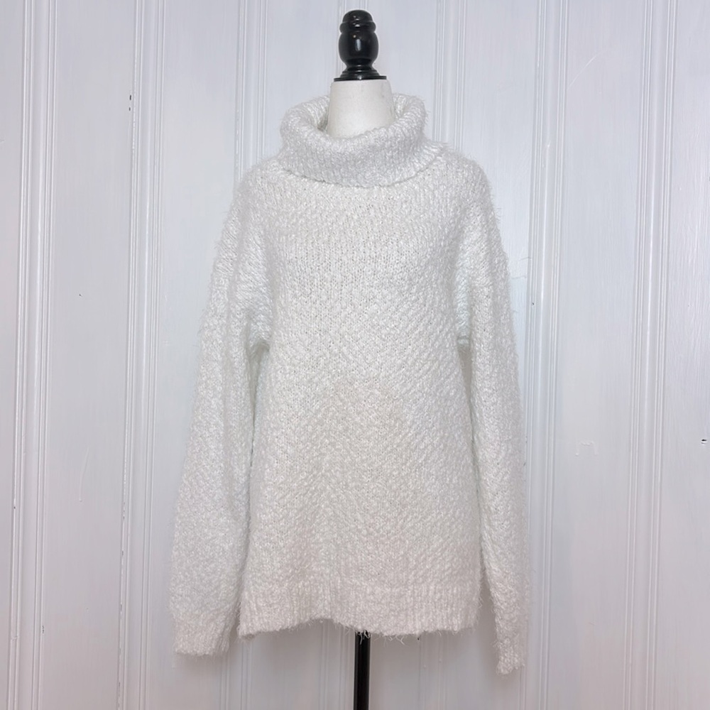 KENNETH COLE Ultra Cozy Oversized White Turtleneck Sweater
